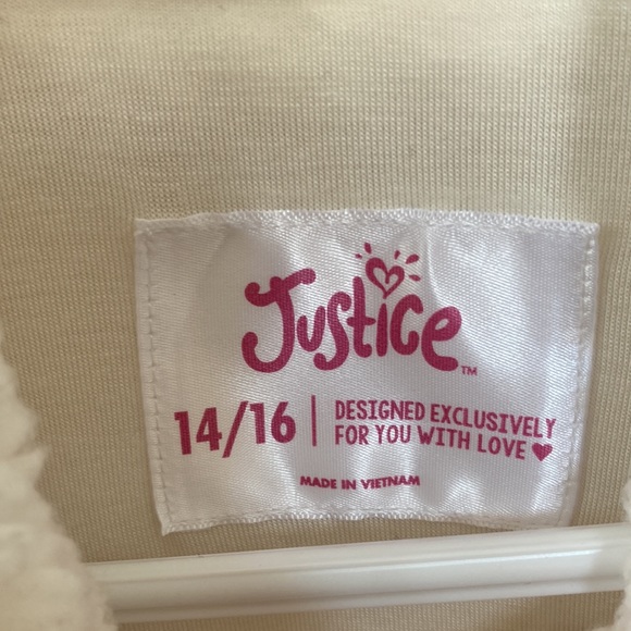 Fuzzy zip up coat - Picture 5 of 12